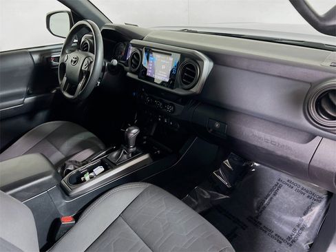 Used 2018 Toyota Tacoma TRD Off-Road image 25