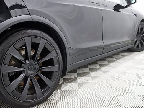 Used 2022 Tesla Model X Plaid image 11