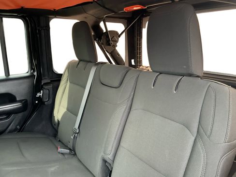 Used 2018 Jeep Wrangler Unlimited Sport image 13