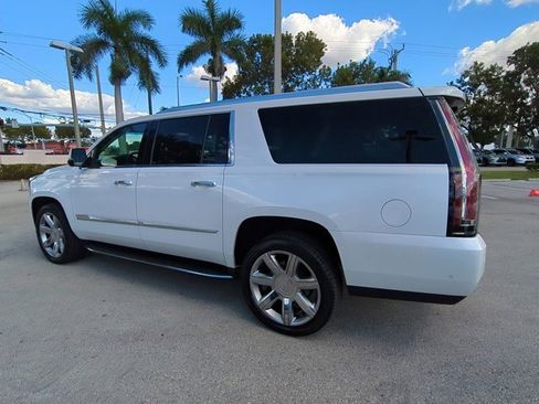 Used 2019 Cadillac Escalade ESV Premium Luxury image 5
