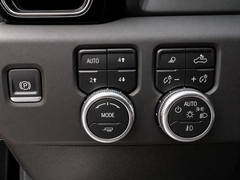 Used 2025 GMC Sierra 1500 AT4 w/ AT4 Preferred Package AWD/4WD image 16