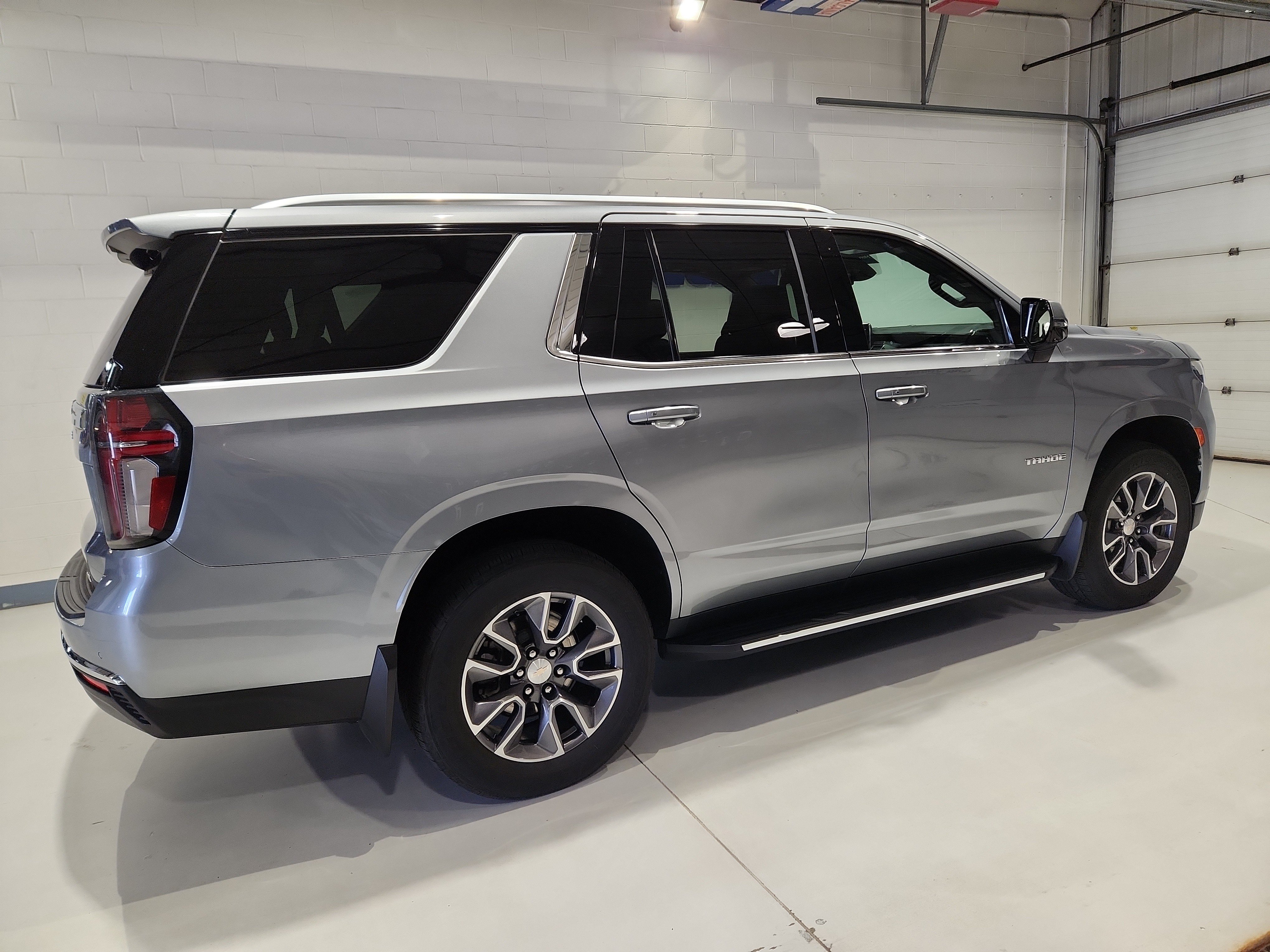 Used 2023 Chevrolet Tahoe LT w/ Luxury Package AWD/4WD image 29
