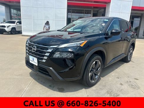 Used 2025 Nissan Rogue SV FWD image 2