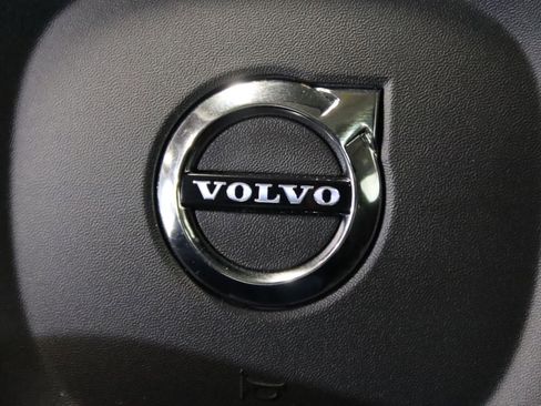 Used 2025 Volvo V60 B5 Cross Country Plus image 37