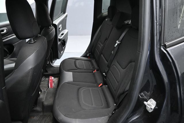 Used 2016 Jeep Renegade Latitude AWD/4WD image 11