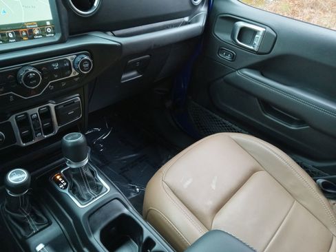 Used 2020 Jeep Wrangler Unlimited Sahara image 19