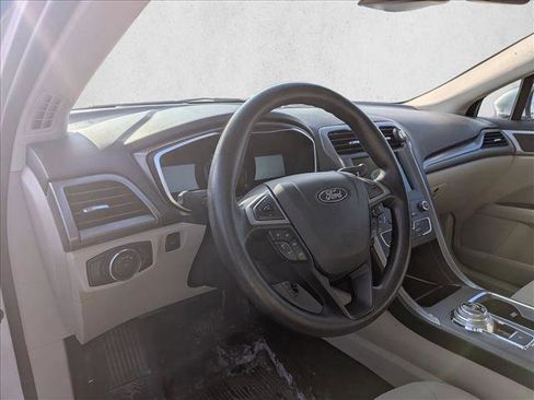 Used 2019 Ford Fusion SE image 9