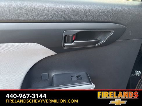 Used 2023 Toyota Highlander L image 39