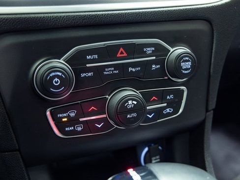 Used 2021 Dodge Charger SXT w/ Driver Convenience Group image 16