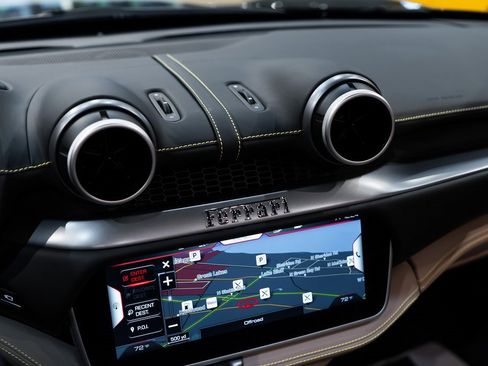 Certified 2022 Ferrari Portofino M image 31