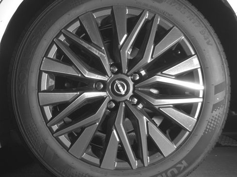 Used 2025 Nissan Altima 2.5 SV FWD image 14