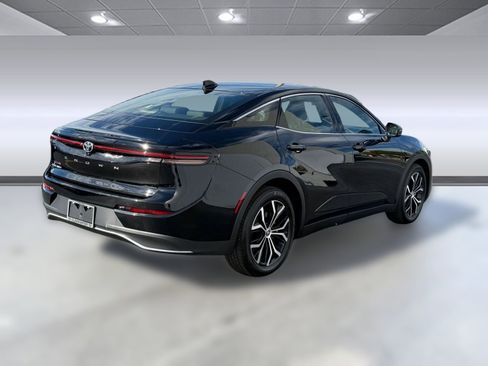 Used 2025 Toyota Crown XLE image 9