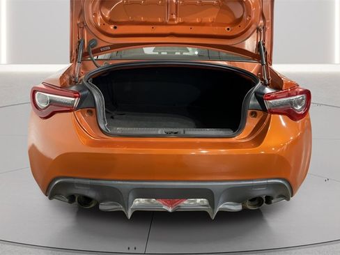 Used 2017 Toyota 86 image 5