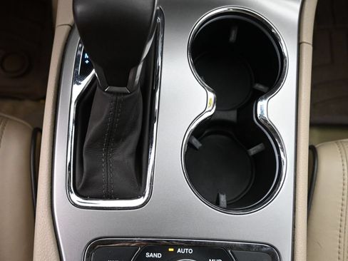 Used 2020 Jeep Grand Cherokee Overland AWD/4WD image 19