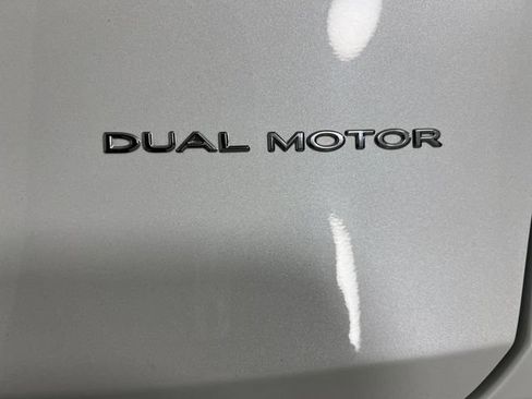 Used 2022 Tesla Model Y Long Range AWD/4WD image 31