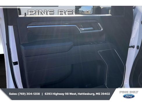 Used 2025 GMC Sierra 2500 SLE w/ SLE Value Package; AWD/4WD image 18