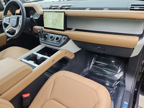 New 2025 Land Rover Defender 90 X-Dynamic SE image 23