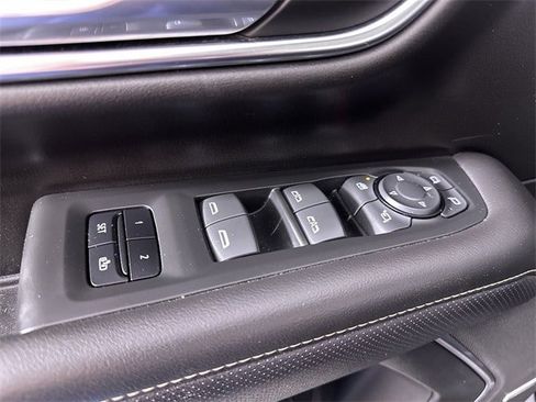 Used 2021 GMC Yukon XL SLT w/ SLT Premium Package image 24