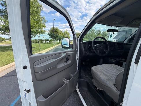 Used 2009 Chevrolet Express 2500 RWD image 8
