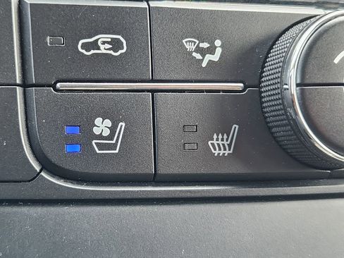 Used 2013 Jeep Grand Cherokee Limited w/ Luxury Group II image 24