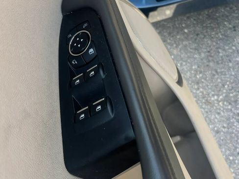 Used 2018 Lincoln MKX Select w/ Select Plus Package AWD/4WD image 35