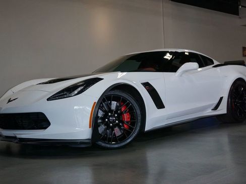 Used 2015 Chevrolet Corvette Z06 w/ Z07 Performance Package image 2