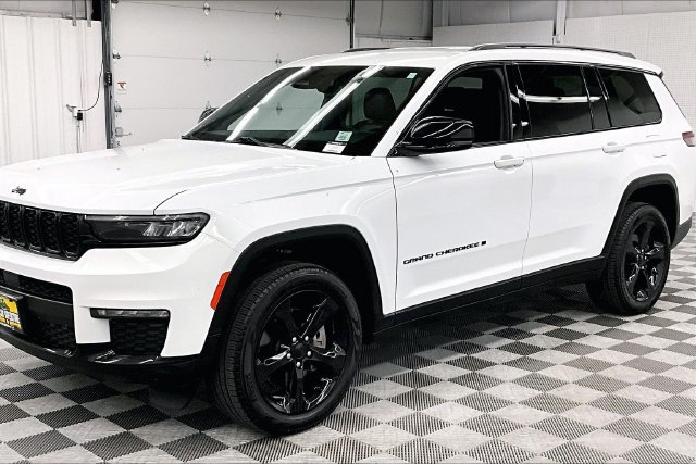 Used 2024 Jeep Grand Cherokee L Limited w/ Black Appearance Package AWD/4WD image 12