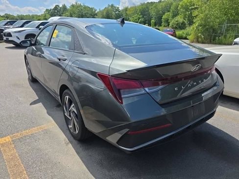 Used 2025 Hyundai Elantra Sport w/ Cargo Package FWD image 5