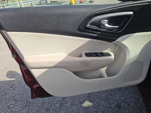 Used 2015 Chrysler 200 Limited w/ Convenience Group FWD image 9