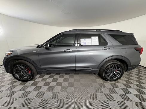 Certified 2025 Ford Explorer ST-Line w/ Premium Package image 4