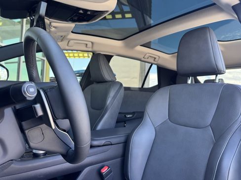 Used 2023 Lexus RZ 450e Premium image 32