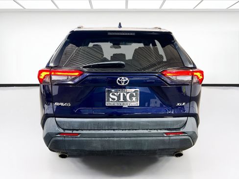 Used 2023 Toyota RAV4 XLE Premium image 5