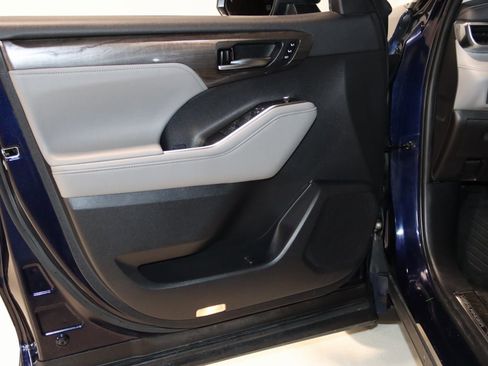 Used 2021 Toyota Highlander Platinum image 38