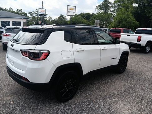 Used 2022 Jeep Compass Latitude image 12