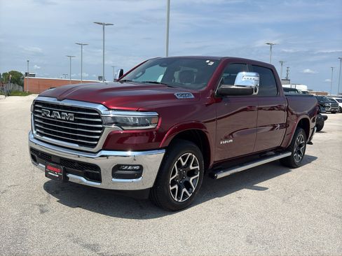Used 2025 RAM 1500 Laramie AWD/4WD image 2