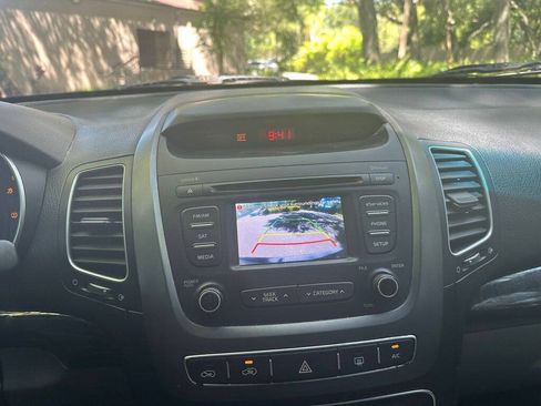 Used 2014 Kia Sorento LX FWD image 9