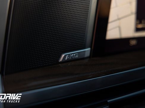 Used 2025 Cadillac Escalade Sport Platinum w/ LPO, ONYX Package image 29