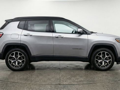 Used 2025 Jeep Compass Limited image 11