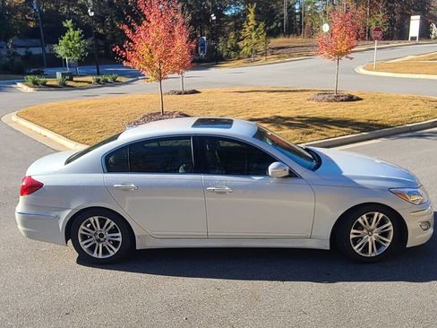 Used 2013 Hyundai Genesis 3.8 w/ Premium Pkg image 5