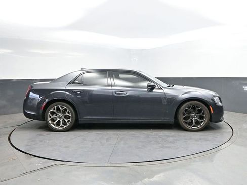 Used 2018 Chrysler 300 S w/ 300S Premium Group image 4
