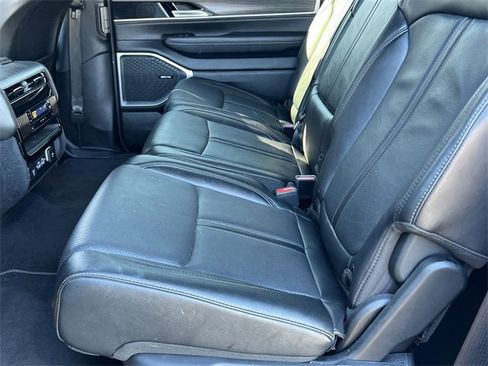 Used 2024 Jeep Wagoneer L Series III w/ Flexible Seating Group image 19