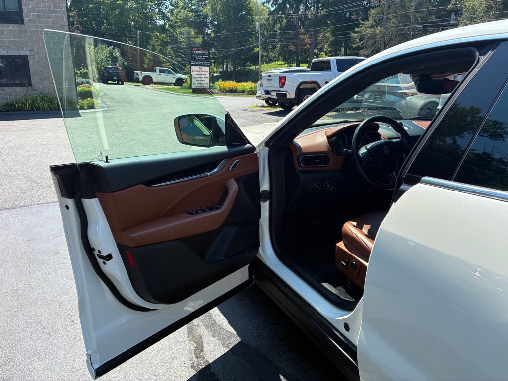 Used 2019 Maserati Levante AWD/4WD image 14