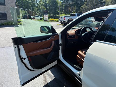 Used 2019 Maserati Levante AWD/4WD image 14