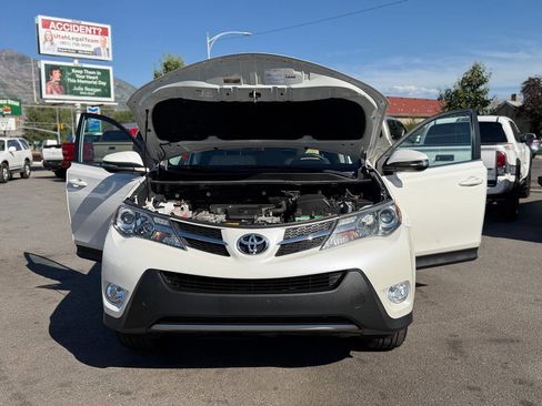 Used 2014 Toyota RAV4 Limited w/ Technology Package AWD/4WD image 98