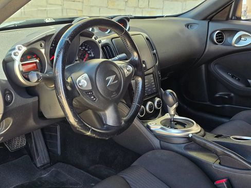 Used 2015 Nissan 370Z Coupe RWD image 10