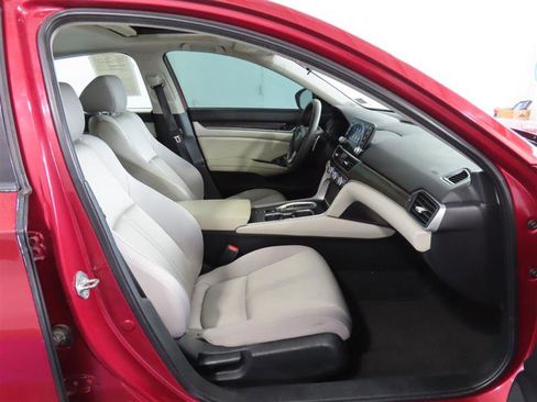 Used 2020 Honda Accord EX image 31