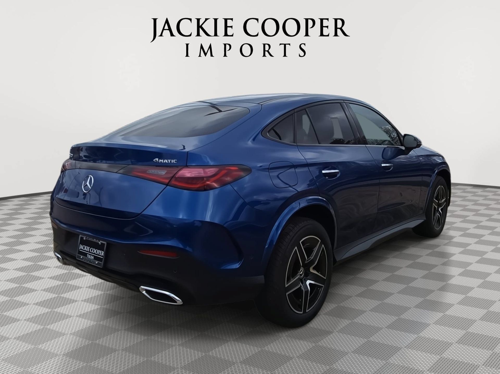 Used 2024 Mercedes-Benz GLC 300 4MATIC w/ AMG Line image 5
