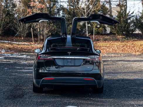 Used 2018 Tesla Model X 75D image 7