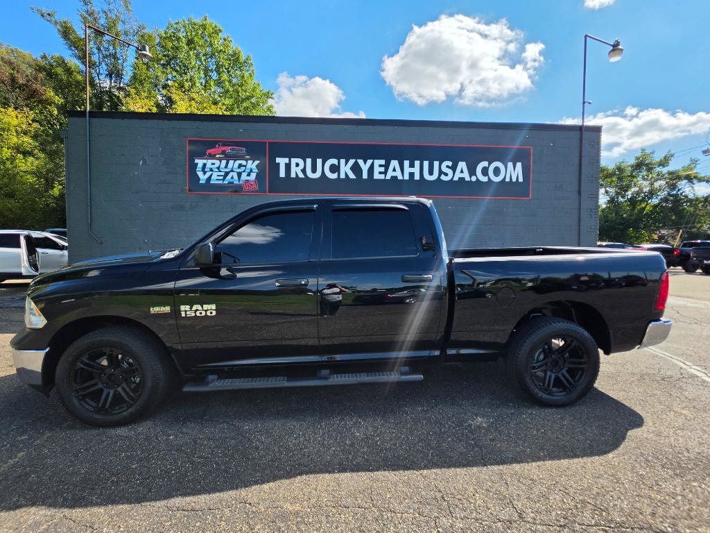 Used 2018 RAM 1500 Classic SLT AWD/4WD image 2