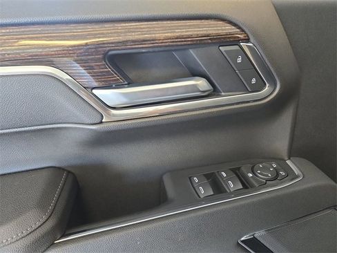 Used 2025 GMC Sierra 1500 Elevation image 13